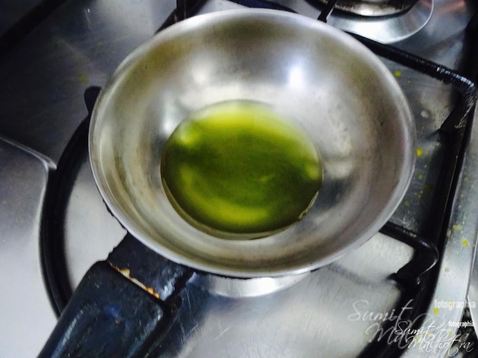 Heat oil in a tadka pan