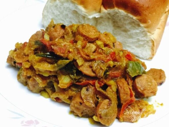 Spicy sausage roast goes well with pao bread