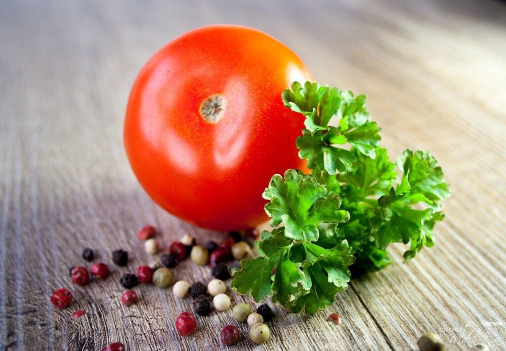 All About Parsley | Know Your Spice Ajmood (Petroselinum crispum) - Parsley & Tomato