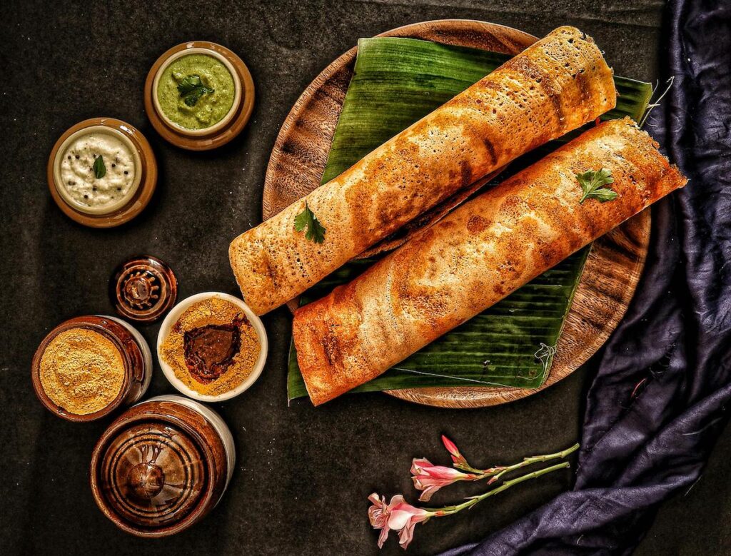Crispy dosa with podi, chutney & sambhar