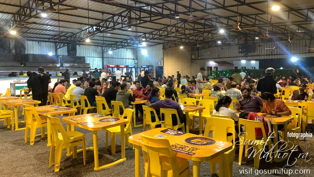 Chandan omlet center, surat - crowd