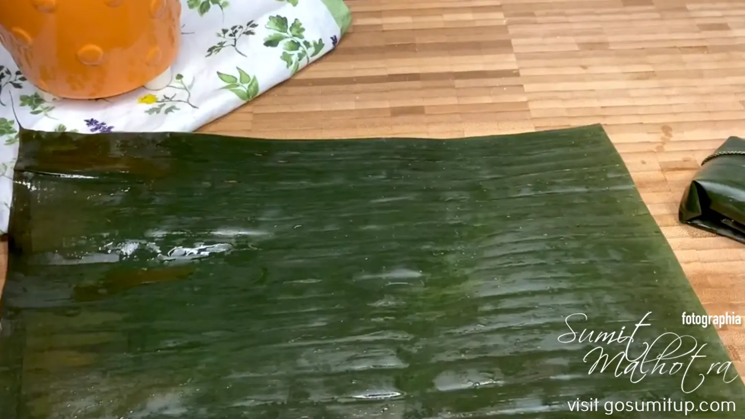 Banana leaf for wrapping ducana before steaming