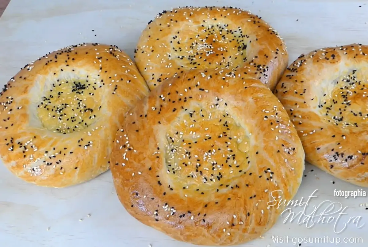 Fresh Naan-e-Uzbeki