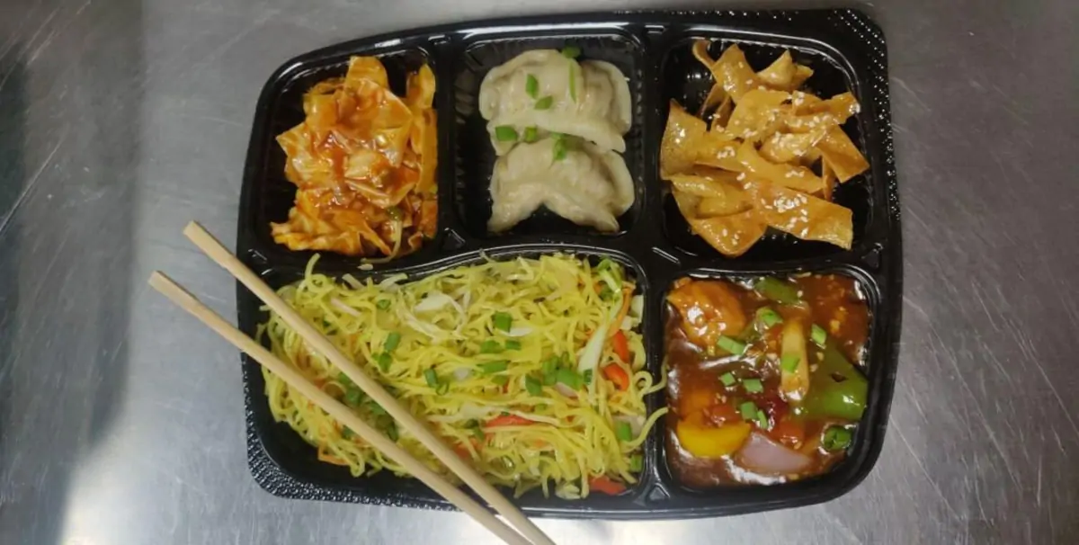 Non veg noodles with chicken hot garlic