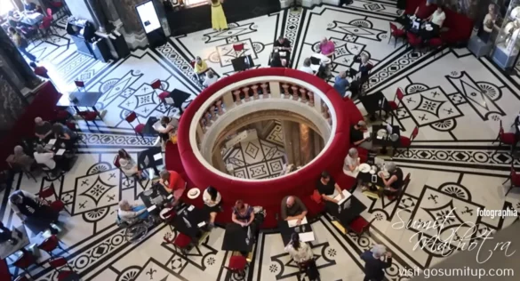Café im kunsthistorischen museum wien - viennese coffeehouse