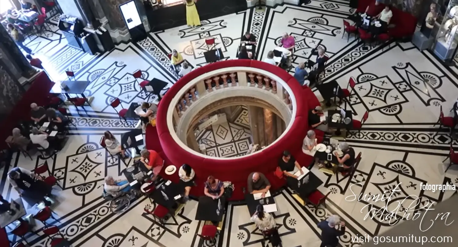 Café im Kunsthistorischen Museum Wien - Viennese Coffeehouse