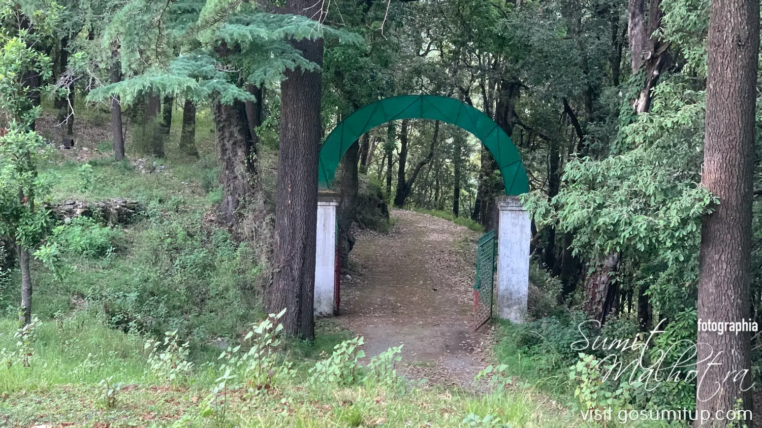 Entrance to the maheshkhan forest rest house