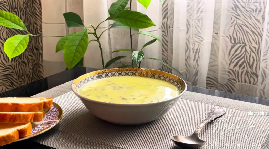 Azerbaijani dovga is served with bread