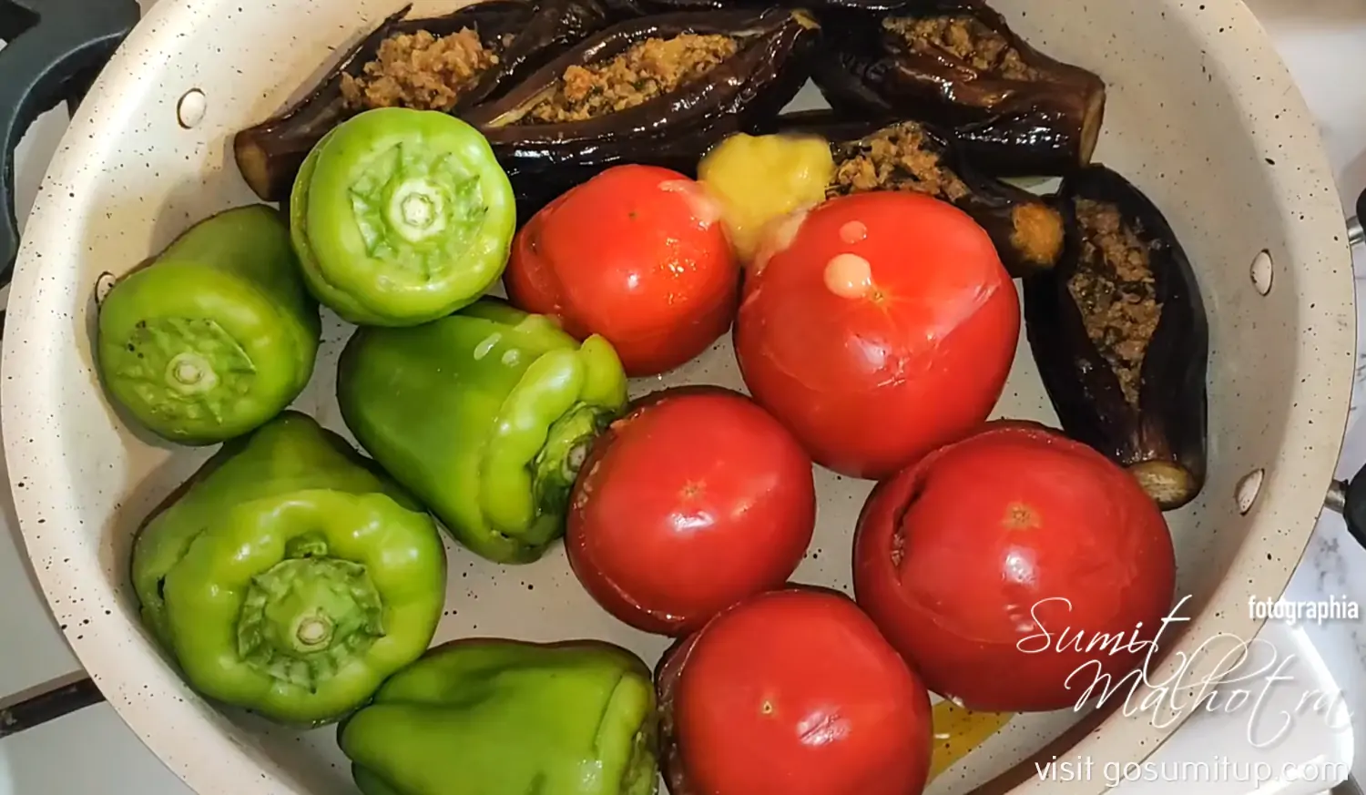 Eggplants, capsicums & tomatoes stuffed with meat filling for üç bacı | uc baci dolma Eggplants, capsicums & tomatoes stuffed with meat filling for üç bacı | uc baci dolma