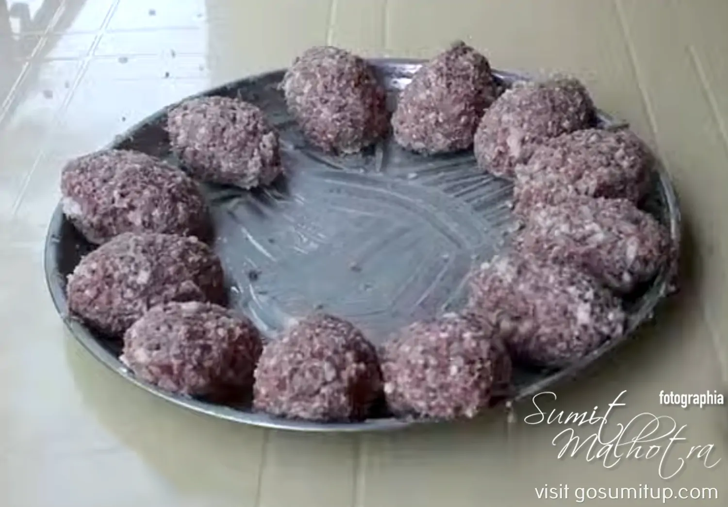 Make balls from the mince & refrigerate for 1 hour Make balls from the mince & refrigerate for 1 hour