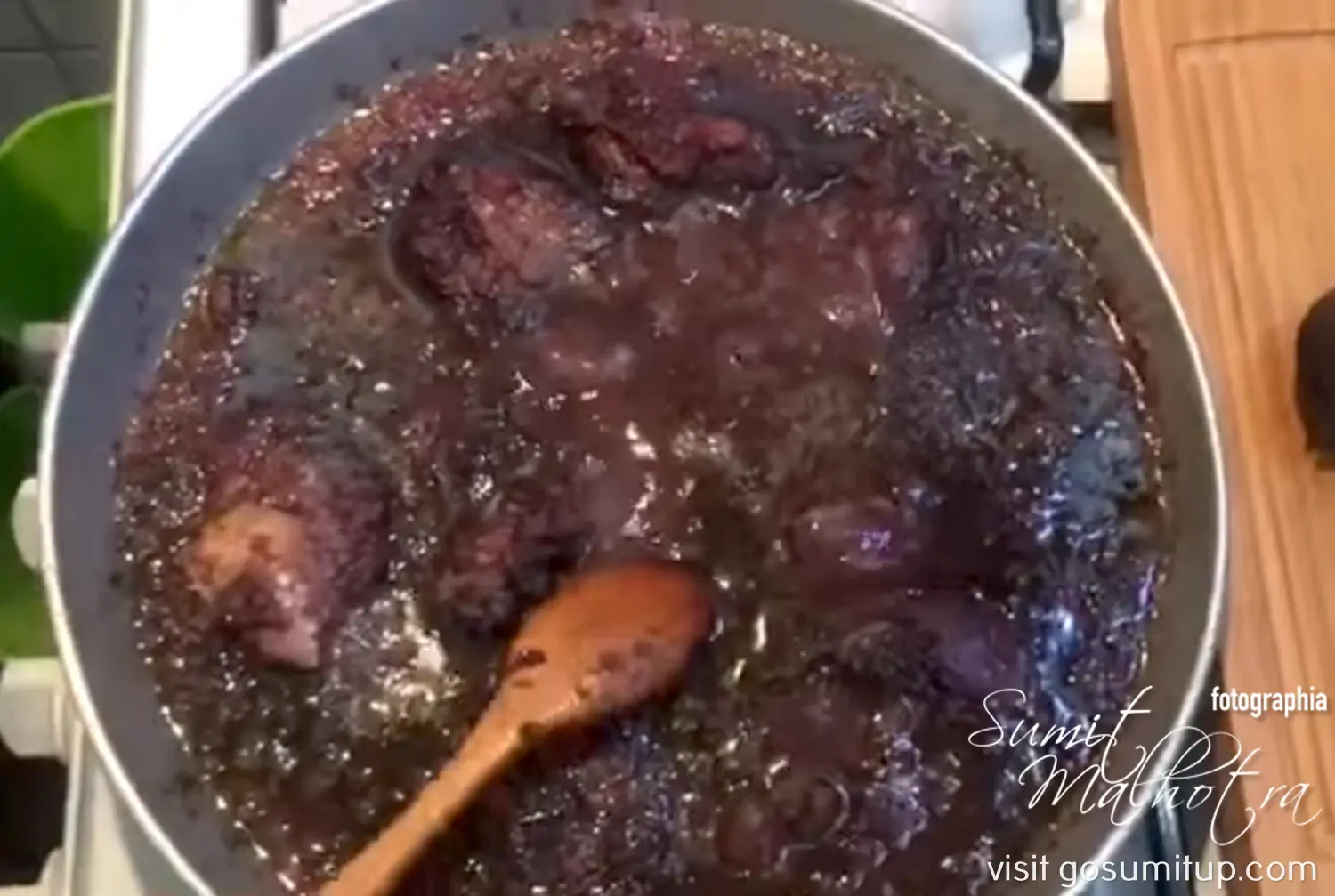 Let fisinjan cook & reduce Let fisinjan cook & reduce